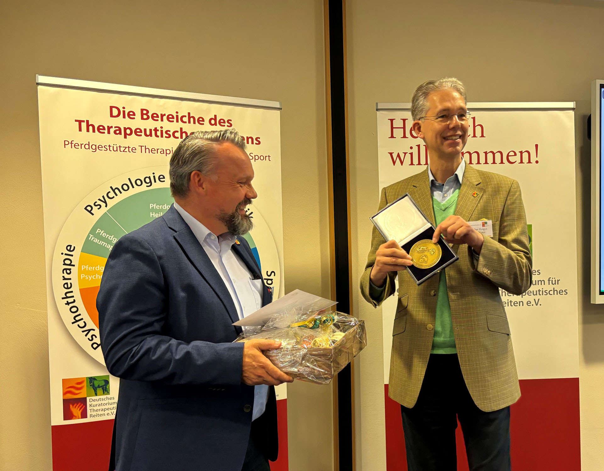MV 2024: Ehrung Mario Meller mit Graf Landsberg-Medaille (Foto: DKThR)
